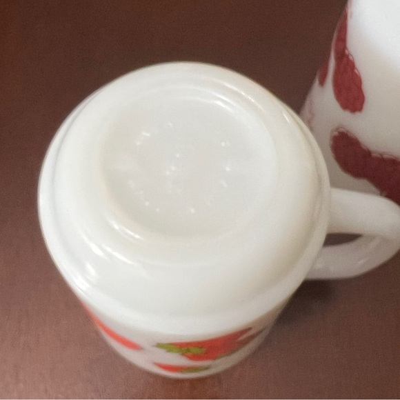Vintage Raspberry Tart & Strawberry Shortcake Anchor Hocking Milk Glass Mugs Set - Picture 6 of 14